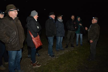 Honderden wandelaars bedwingen de mijnterril