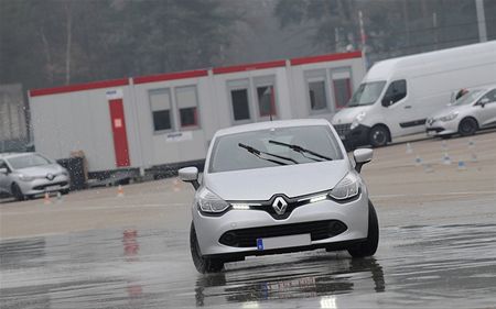 Hulpdiensten leren veilig rijden