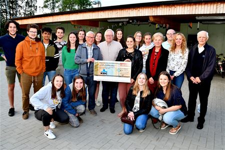 HVT brengt een steuntje naar Chiro Heusden