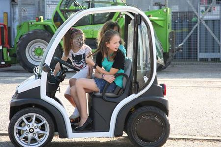 Iedereen probeert elektrische voertuigen