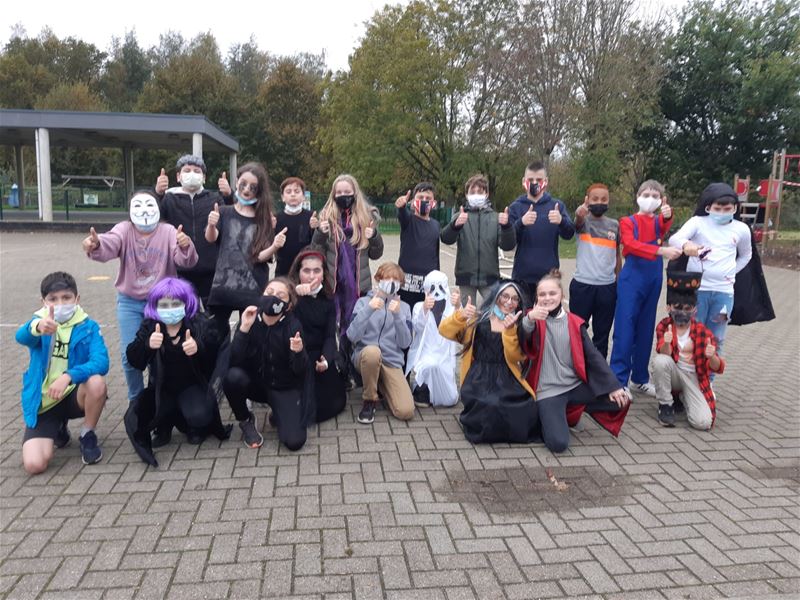 In Beekbeemden speelden ze Halloween spelletjes