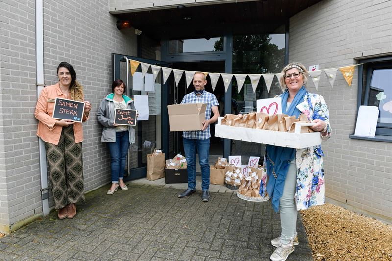 Ine levert 500 wafels aan 't Weyerke