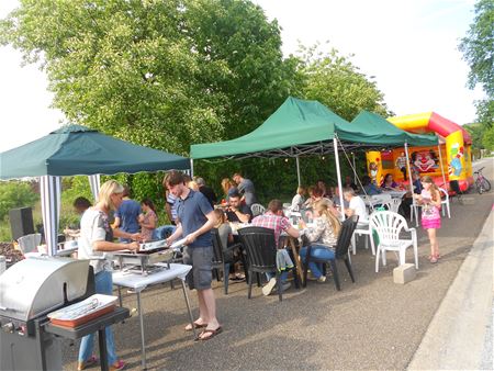Inwoners Halhei vieren straatfeest