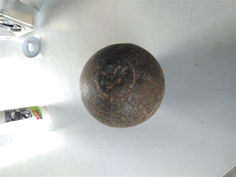 Is dit een oude kanonskogel?