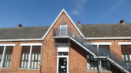 Jaartalsteen uit school gehaald