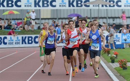Jeugd strijdt in hitte