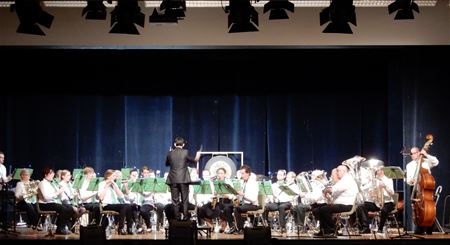 Jong en oud musiceren over oorlog en vrede