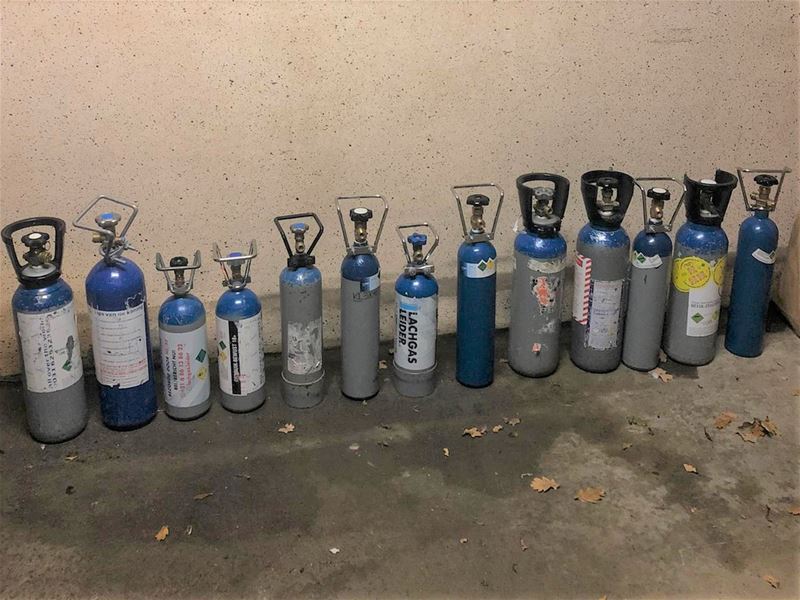 Jongeman betrapt met 13 flessen lachgas