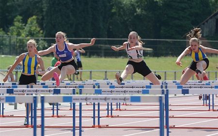 Jongeren streden om de trofeeën