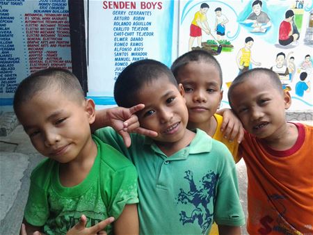 Jos Janssen bij de Filipijnse straatjongens (2)