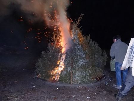 Kerstbomen in de fik