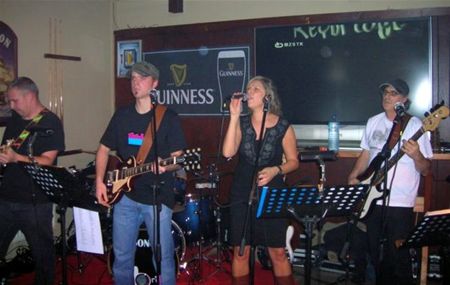 Keybridge treedt op in brandweerkazerne