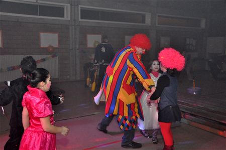 Kinderen uit de bol op fuif