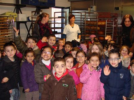 Kleuters op bezoek bij de bakker