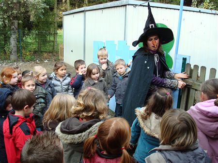 Kleuters speuren naar heksenschoenen