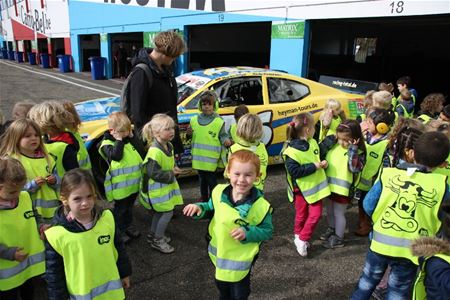 Kleuters van Boekt geboeid door Nascar