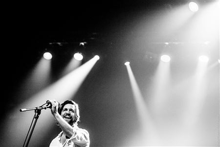 Koen De Graeve brengt post en facteurs mee