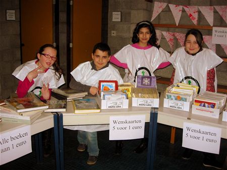 Koffiestop en boekenverkoop in Boekt