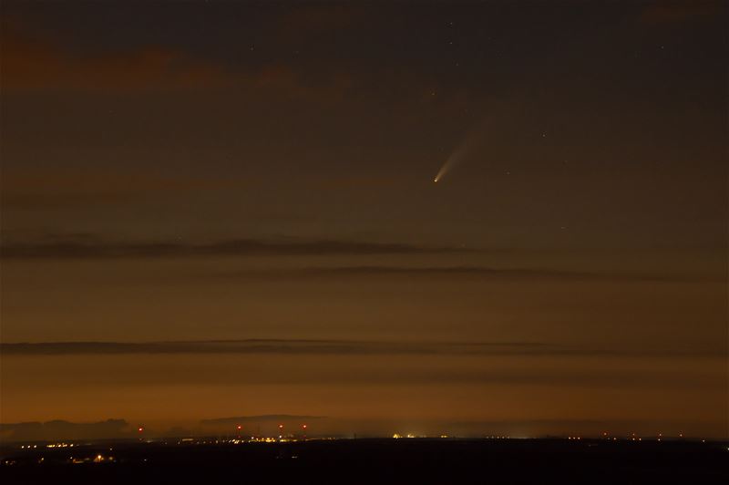 Komeet Neowise 's nachts te bewonderen