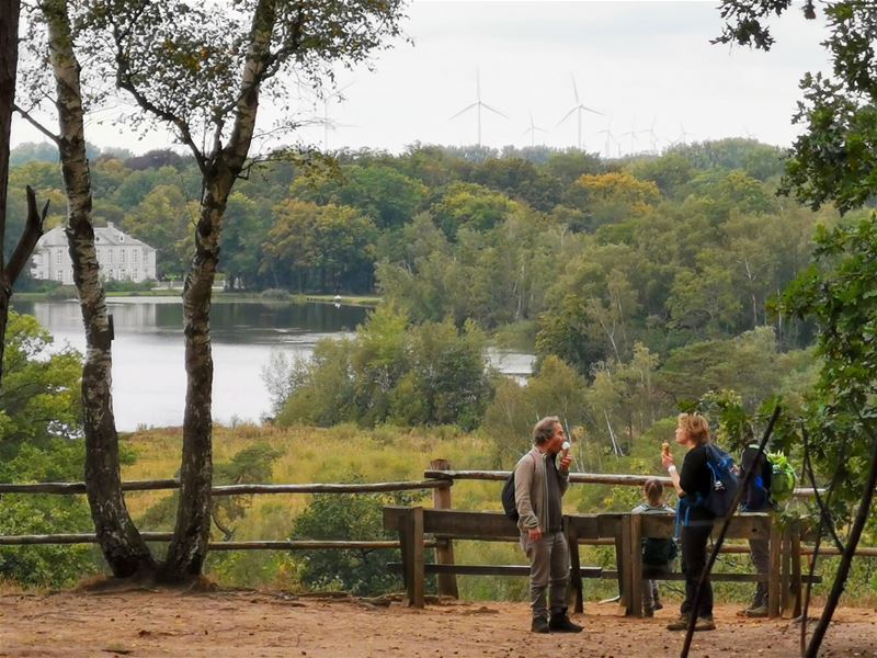Kranige wandelaars getrakteerd op een ijsje