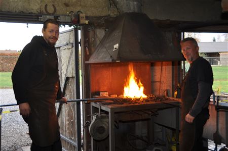 Kunstsmid: spierbundels en gloeiend ijzer