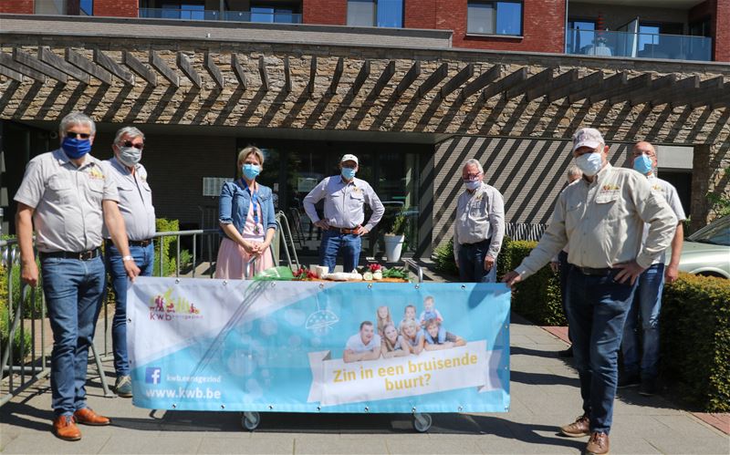 KWB-Heusden trakteert Hof ter Bloemen op vlaai