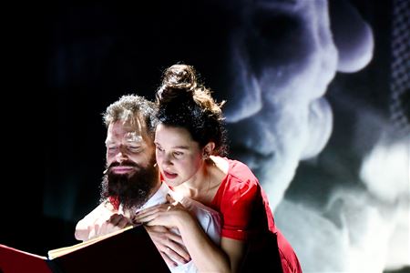 Laika en Froe Froe brengen De Meester en Margarita