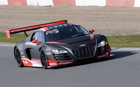 Laurens Vanthoor test zijn Audi 8