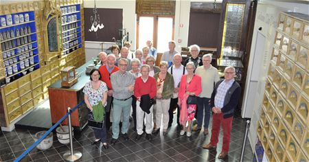 Maar van de pillen bleven de Neos-leden af ...