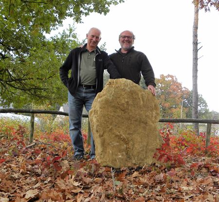 Maaskeien duiden de Grenzentocht aan