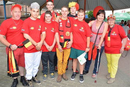 Massa stroomt toe op speelplaats