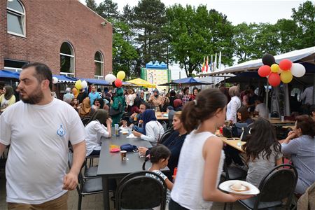 Massa volk op Kermes 2016 bij Selimiye moskee