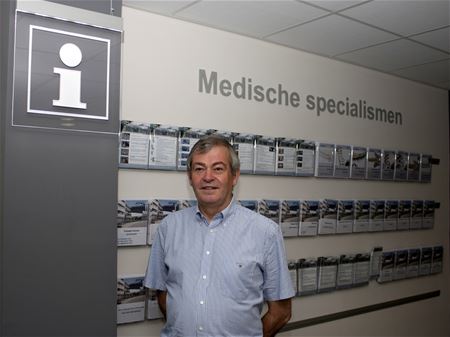 Medisch directeur Luc Geutjens geeft fakkel door