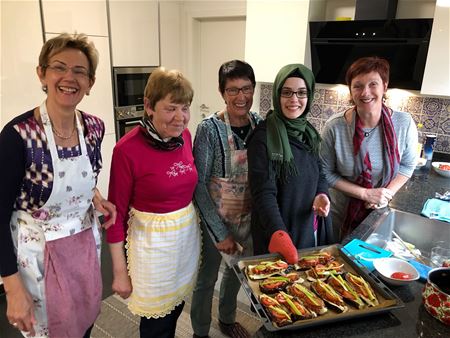 Mee gaan koken en eten bij Turkse gezinnen