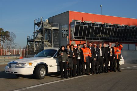 Met limousine naar laatste werkdag