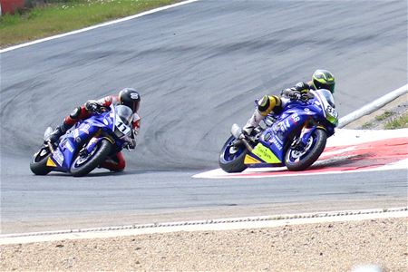 Motorracers rijden scherpe tijden