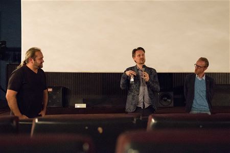 Neither Dog nor Wolf opnieuw in de Roxy