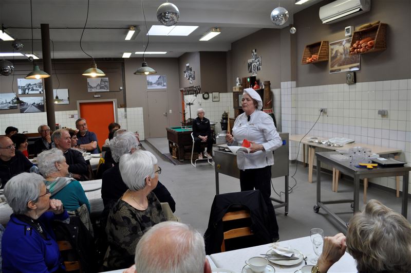 Neos proeft van chocolade