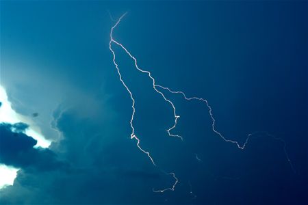 Net ontsnapt aan het onweer