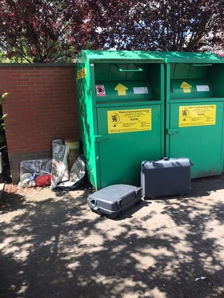 Niet op reis maar dan wel rommel maken ...