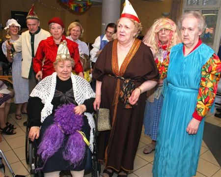 Ook bejaarden vieren carnaval
