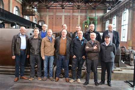 Ophaalmachinisten verzamelen op hun werkplek