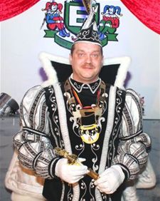 Prins Mario verwelkomt 50 wagens