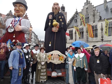 Reuzen uit Heusden-Zolder op Vlaamse viering
