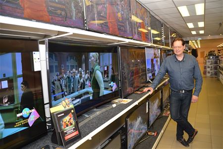 Ronny Oyen viert 20ste verjaardag van winkel