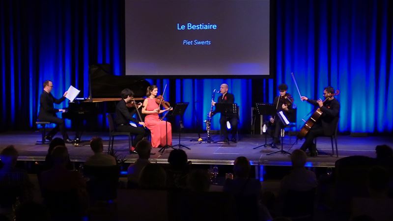 Satirische dierenverhaal in heldere muziek