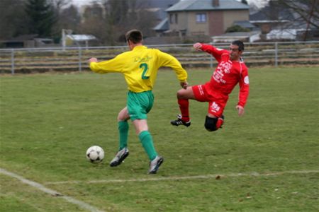 Scheidsrechter valt uit bij Viversel