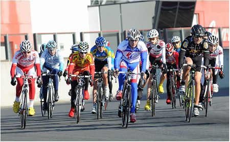 Scholieren fietsen hun kampioenschappen