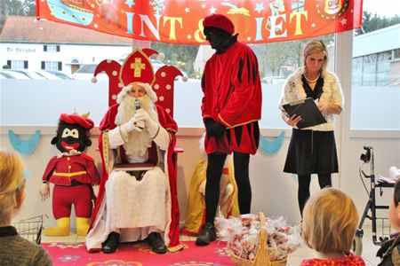 Sint bezocht De Blauwe Wijk