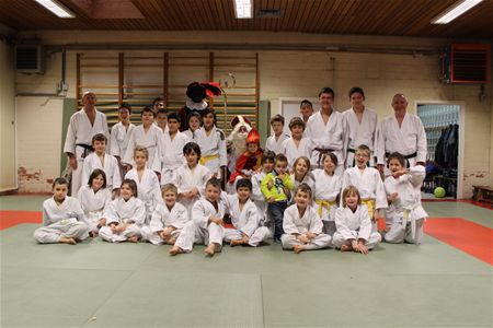 Sint bezoekt de judoka's